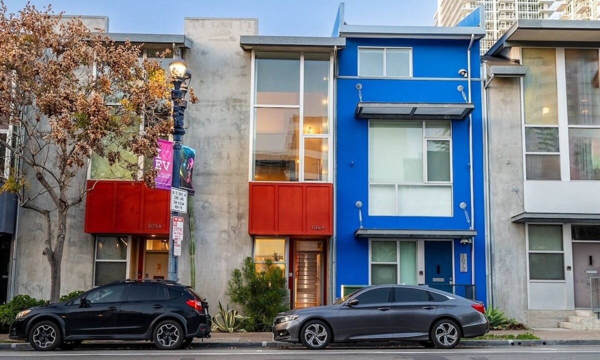 East Village House | 3 story Modern Townhome-Private Garage-Steps to Petco Park-Top-rated stay
