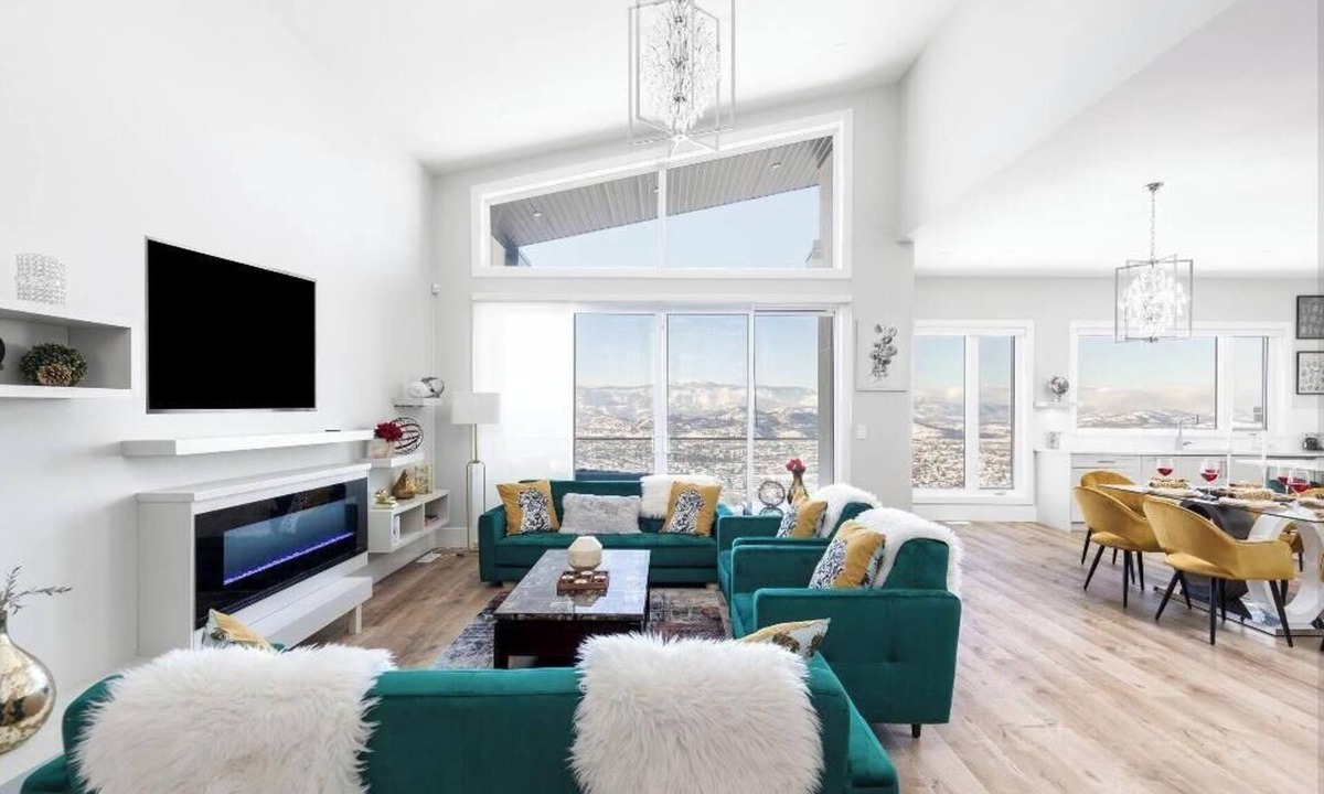 Toovey Heights House | 6Bd+4Bath/Firepit+BBQ/180'Views