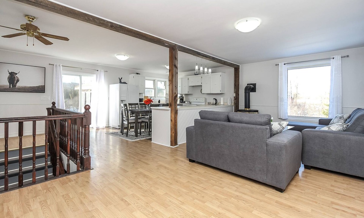 Oro-Medonte Cottage | A cozy family retreat surrounded by trees, Nature, comfort and family memories.