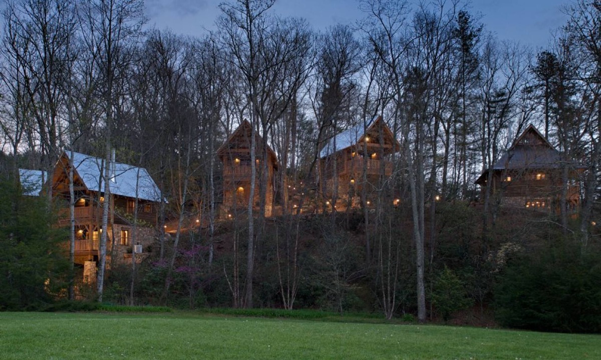 Cheshire Cabin | Cardinal’s Cove | 2-Story Cabin w/Fireplace + Jetted Tub + Biltmore Pass