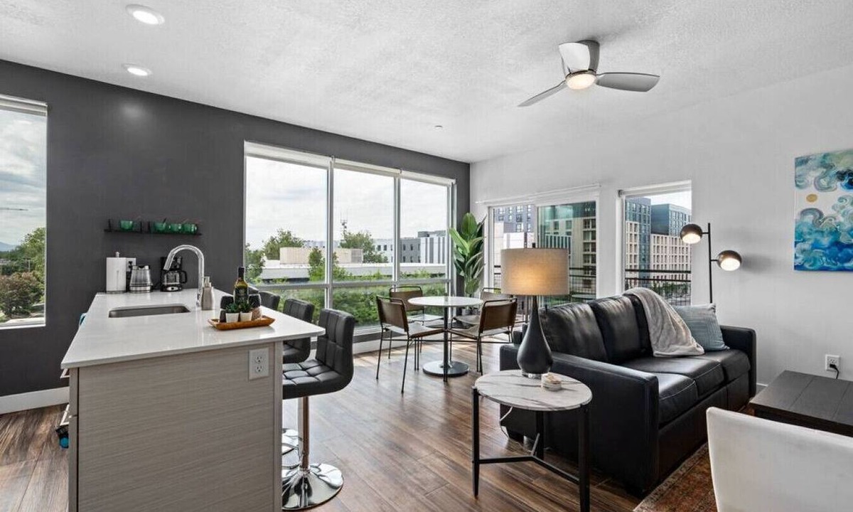 Downtown Salt Lake City Apartment | Gorgeous Central City 2BD/2BA