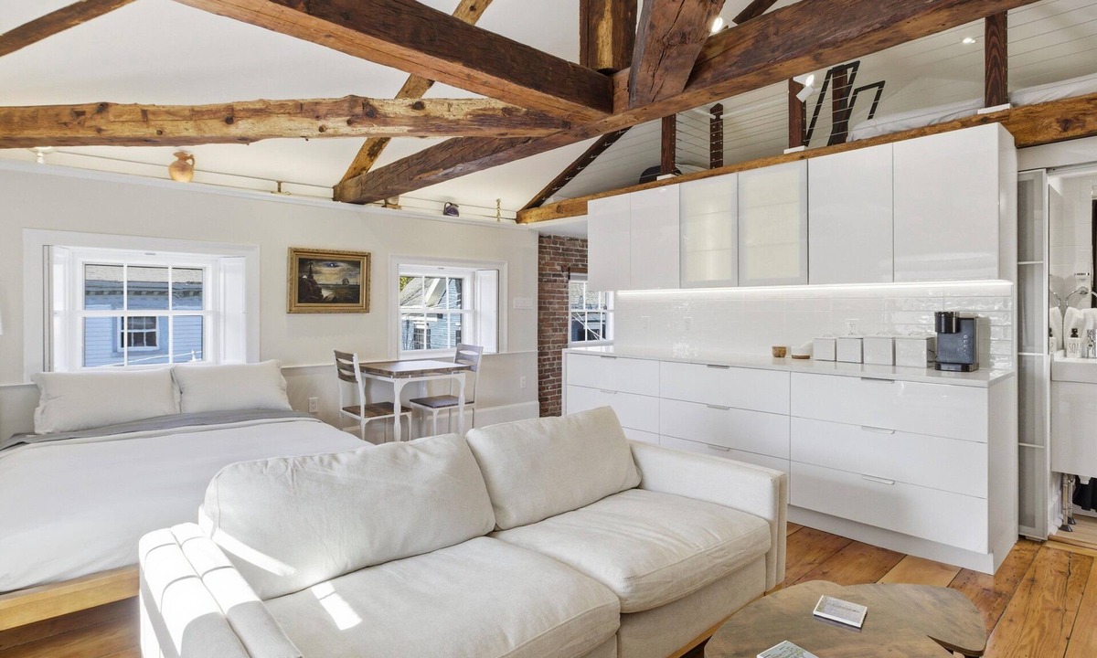Marblehead Apartment | Historical flat - Old Town Marblehead- 5 min to Salem/Beach. Best location!