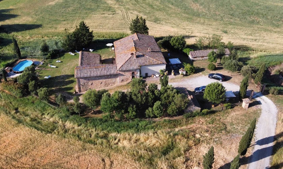 Bollano Villa | INDEPENDENT VILLA WITH POOL IN THE HEART OF TUSCANY