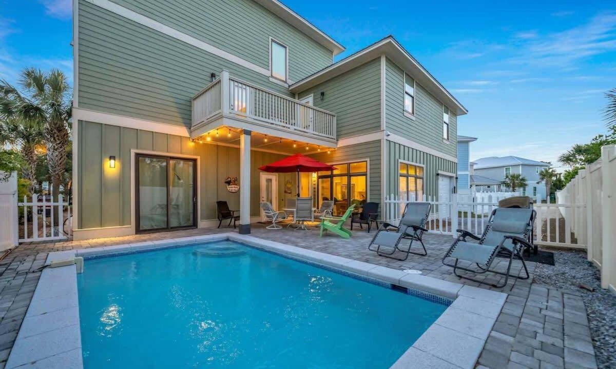 Emerald Waters Village House | Iorana II | 2 PM Check In! | Game Room | Private Pool | Sleeps 21, Huge Private Master Suite! | Gated Community with Amenities