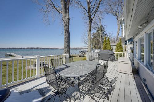 Sturgis House | Lakefront Michigan Cottage - Deck, Grill & Kayaks!
