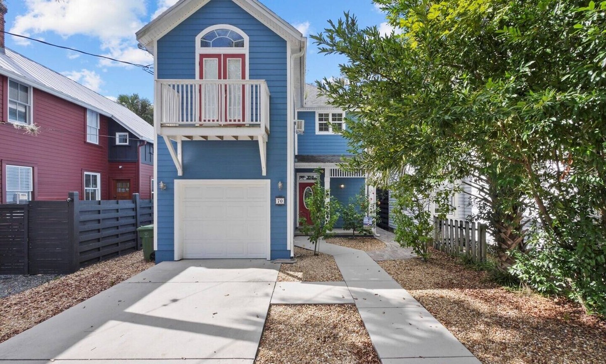 Lincolnville House | Lions Bridge: Modern 3 bedroom Home in Historic Lincolnville - walk to Historic