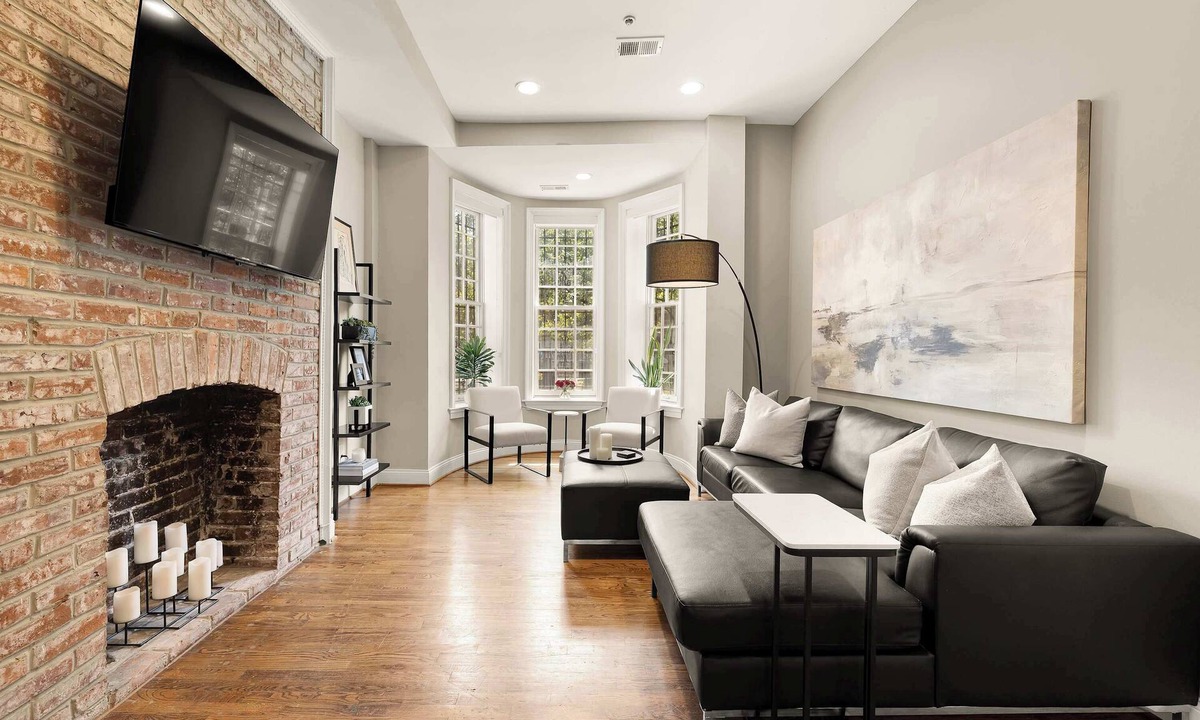 Columbia Heights Apartment | Luxury 2BR + Parking | Heart of DC | Walk to Metro
