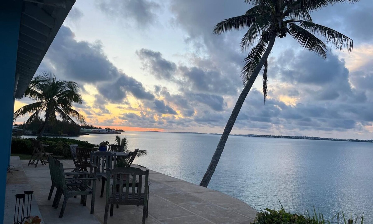 Sandys House | "MasterView" a Waterfront Retreat - Two Bedroom Cottage on the Sea