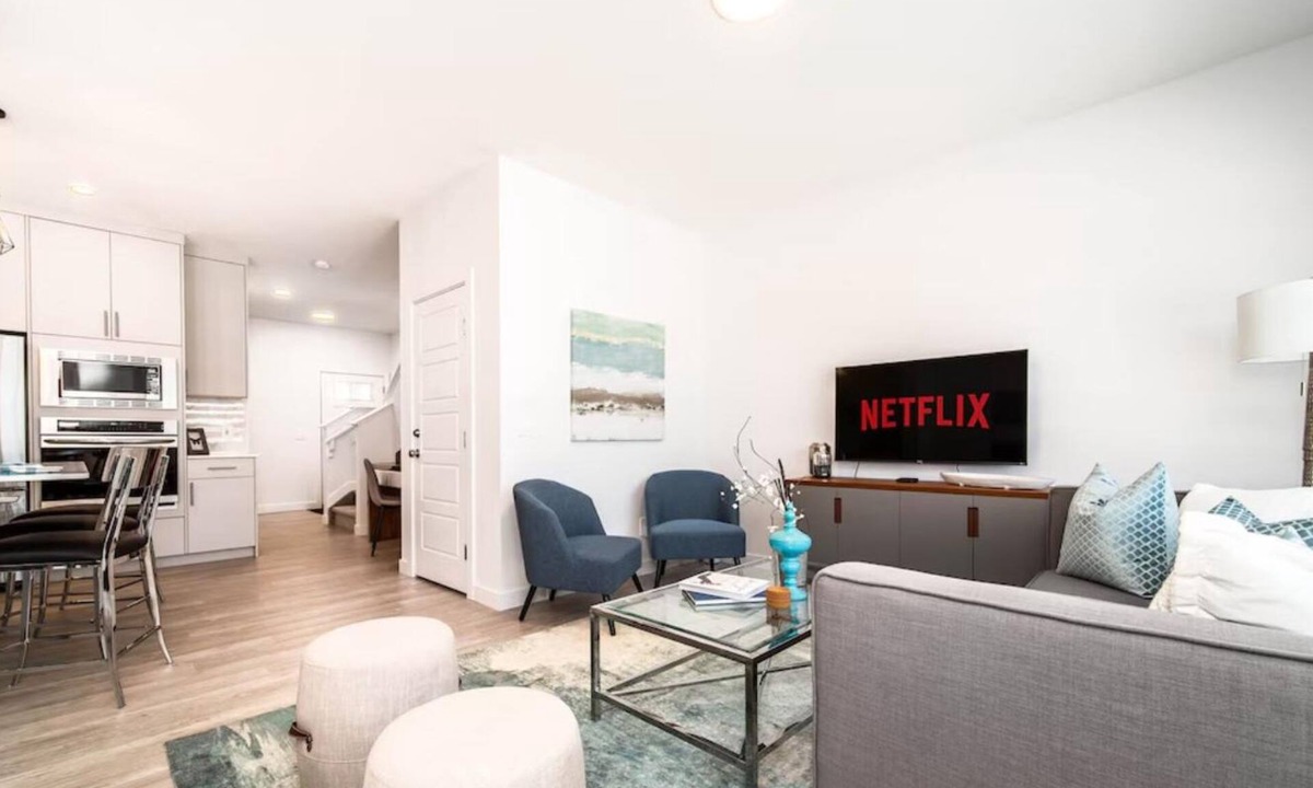 Southwest Edmonton House | Modern Executive Home-Sleeps12-KingBeds-FullHouse