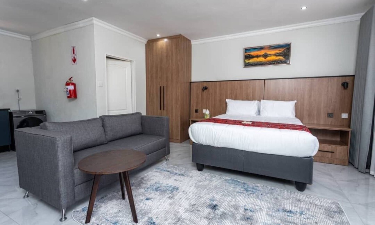 Gaborone Apartment | Modern Executive Studio, Wi-Fi,Smart TV, Washer-Dryer, Equipped Kitchen, Parking