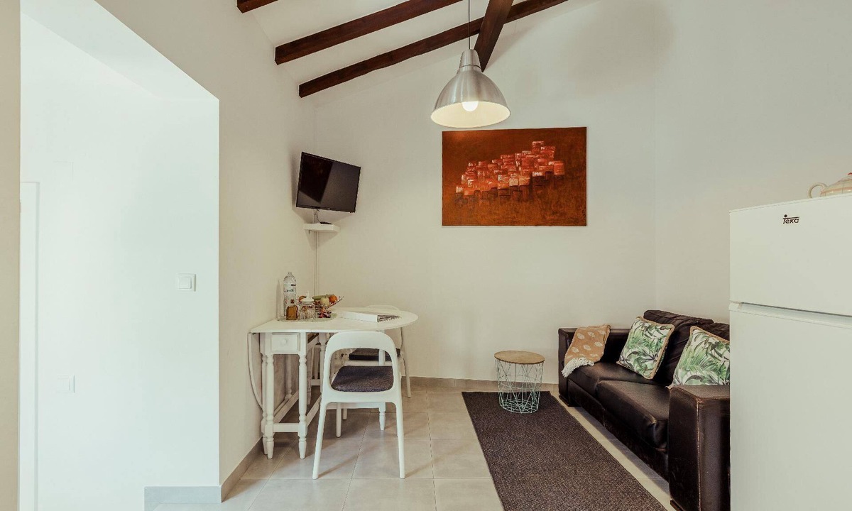 Alges House | Nice flat with small shared pool