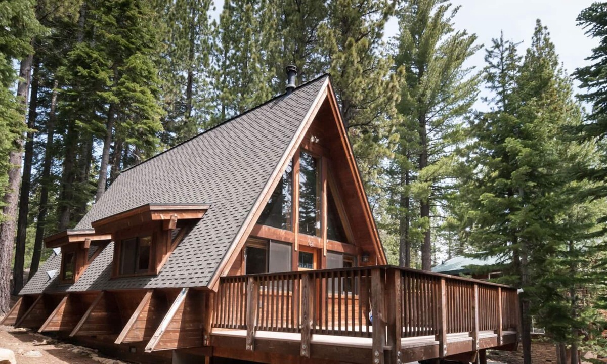 Chamberlands Cabin | Nicely updated Chambers cabin w/pool, beach and tennis!