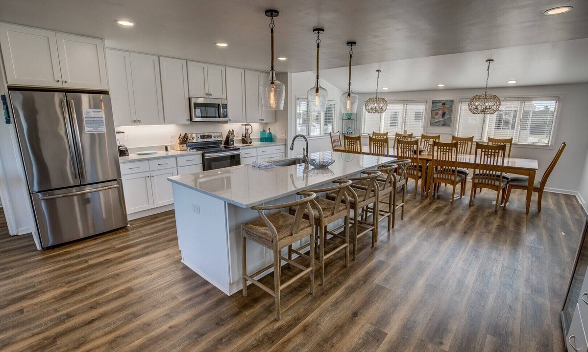 Sandbridge House | Oceanview, Private Pool, Sleeps 16, Dogs okay, close to beach, PICKLEBALL COURT!