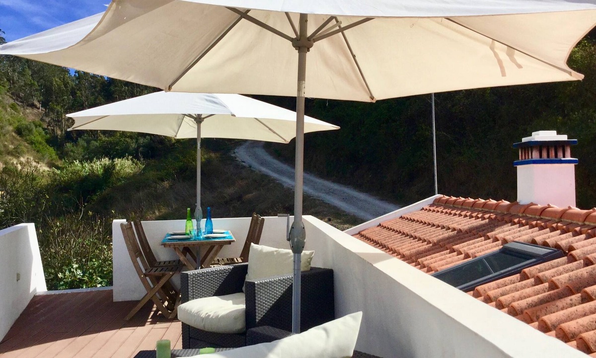 Odeceixe House | Odeceixe Valley House. Minutes from the beach. Two rooms and a Lounge Rooftop.