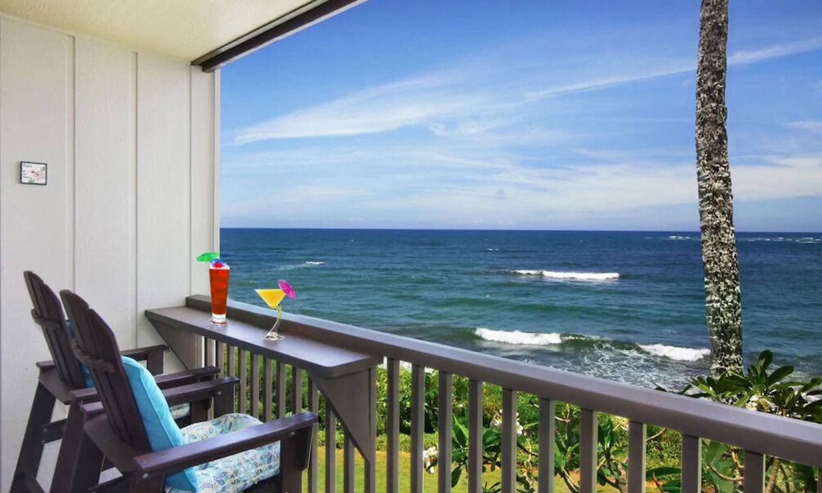 Wailua Condo | Romantic & Breathtaking Oceanfront Kauai Condo