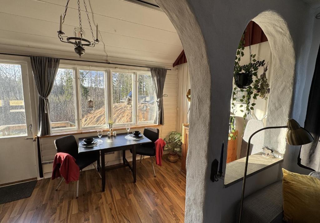 Munkfors Apartment | Rustic Haven Bed and Breakfast -Entire Private Apartment 2km from Klarälvsbanan and Swimming area