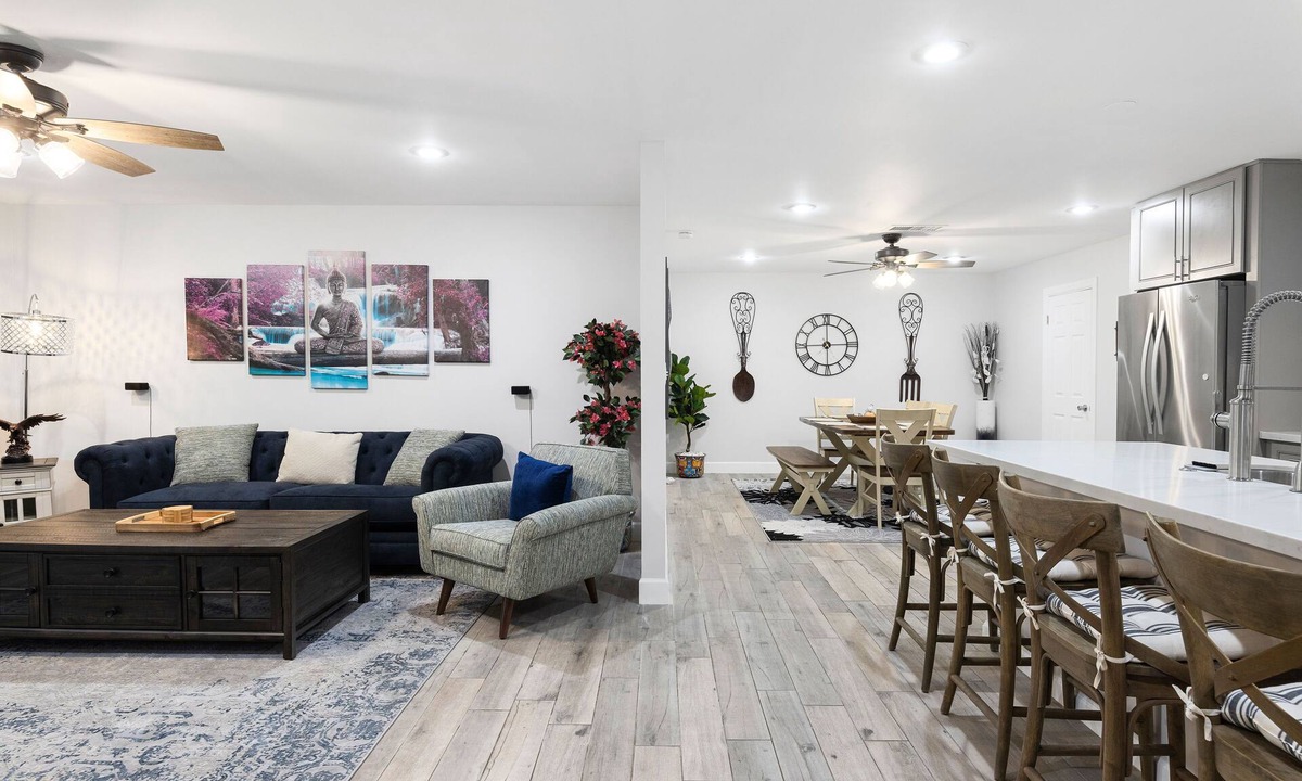 Cox Heights House | Spacious house w/hot tub/Lawn/Fire pit - mins to old town/ASU. Pet Friendly!