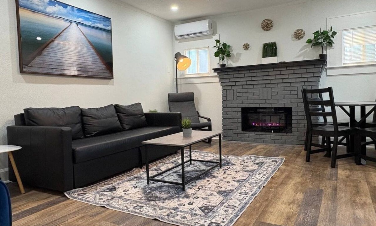Historic Uptown House | St. Pete Downtown Hideaway