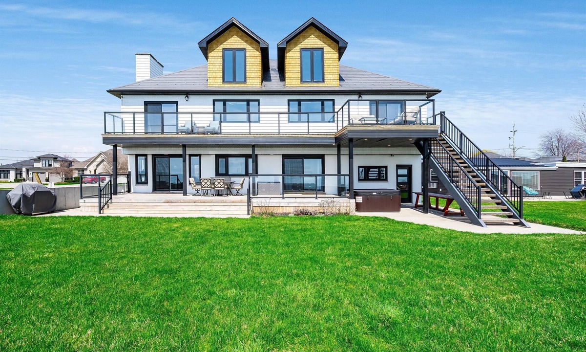 Ruthven House | Sunset Cove Waterfront Retreat