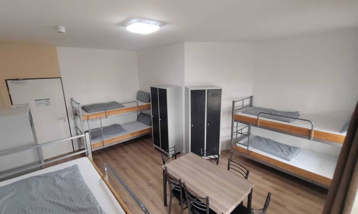Trudering-Riem Apartment | Unit-Shared Bathroom
