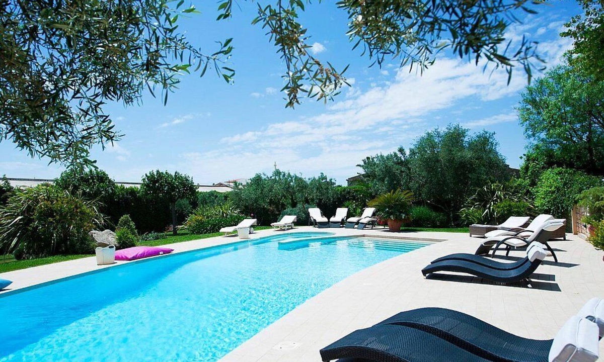 Casa Papa Villa | Villa Ametista: A characteristic and welcoming three-story villa in a quiet position, surrounded by the Sicilian countryside, with Free WI-FI.