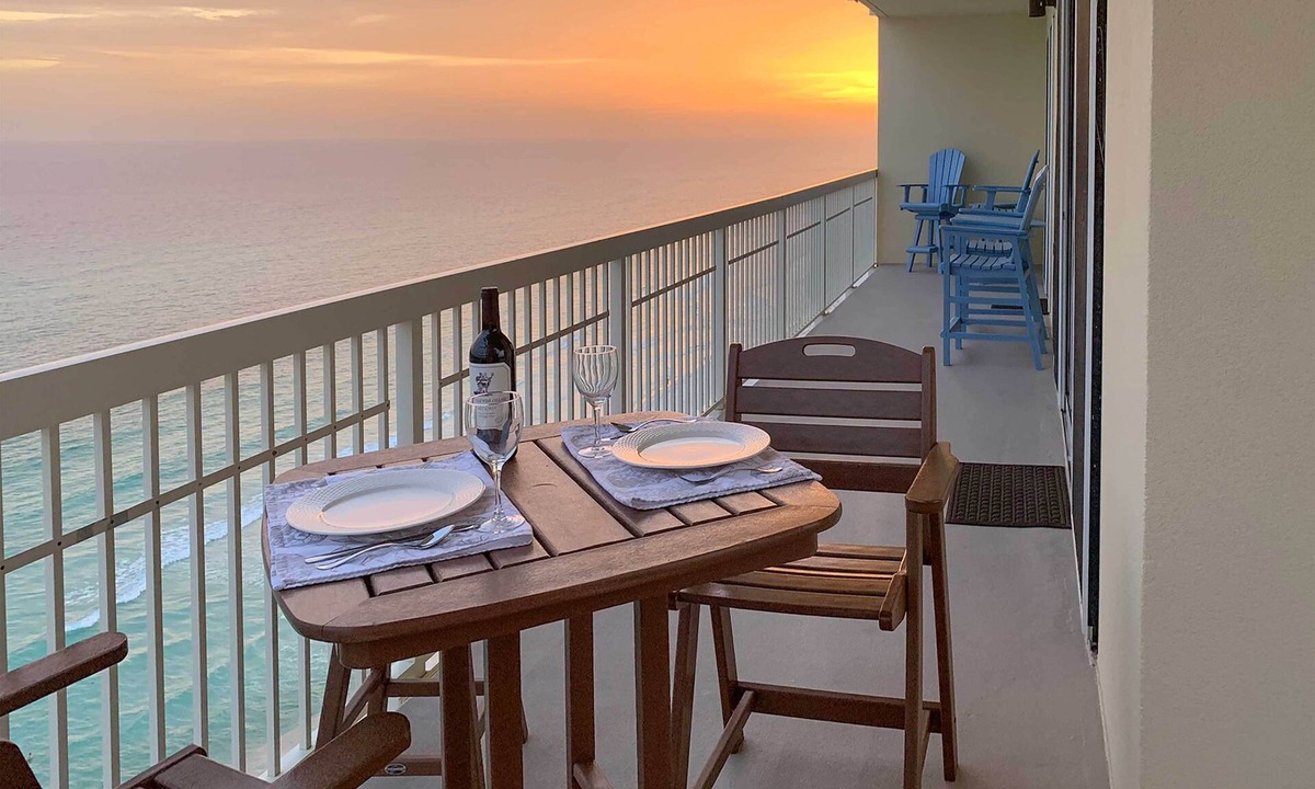 Miramar Beach Apartment | Waterfront PCB Condo w/Balcony + Beach Gear!