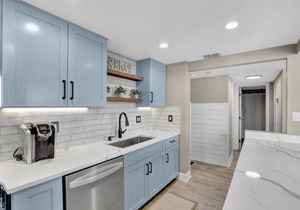 Beachfront condo with pool, gym and tennis courts