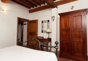 Jacopo' flat with shared pool