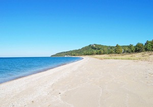 Lake Michigan Beachfront Condo in Glen Arbor with 4B/3B!