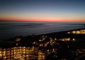 SuperExecutive+900 SF private deck and hot tub for 6 on-the-beach 5 star resort
