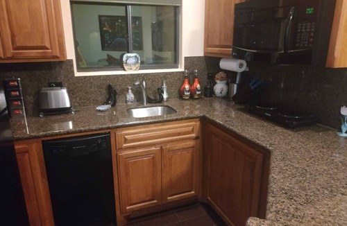 Gilbert House | 1 Bed/1 Bath Upscale Casita, Sleeps 2/4, Garage, Pool, BBQ, EV charger, more.