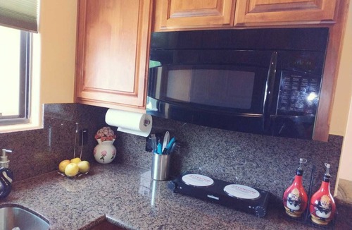 Gilbert House | 1 Bed/1 Bath Upscale Casita, Sleeps 2/4, Garage, Pool, BBQ, EV charger, more.