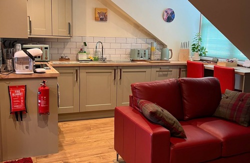 Pitlochry Apartment | 1 Bed Studio - Sleeps 2 - Wifi - Parking