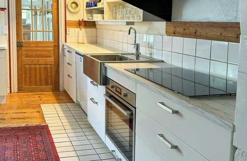 Soderakra House | 18th century house with glass porch in Småland