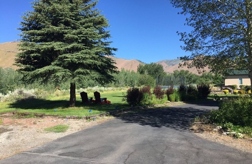 Hailey Cottage | 2 Bd. 2 Bath Charming Country Guest House close to ski slopes of Sun Valley