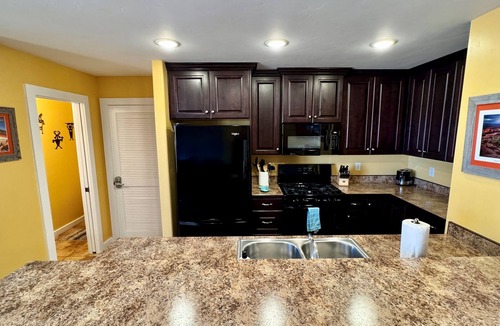 Moab South Valley House | 2 King Suites I Pool & Hot Tub I Trailer Parking I Red Rock Views!