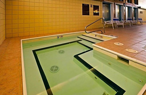 Bay City Hotel | 2-Star Hotel ∙ AmericInn by Wyndham Bay City