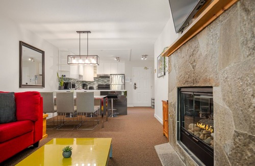 Upper Village Condo | 2BR | Powderhorn | Near Blackcomb Ski Area | Double Sided Fireplace | Rooftop Hot Tub | Parking