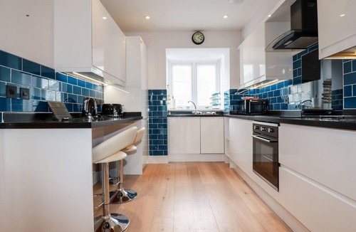 Newquay City Centre Cottage | 6 OCEAN HEIGHTS, pet friendly, country holiday cottage in Newquay