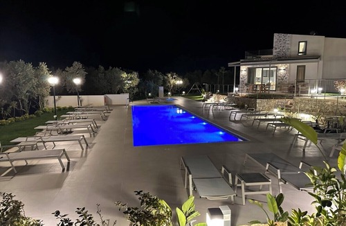 Gerani Villa | 8 Bedrooms Villa In Gerani