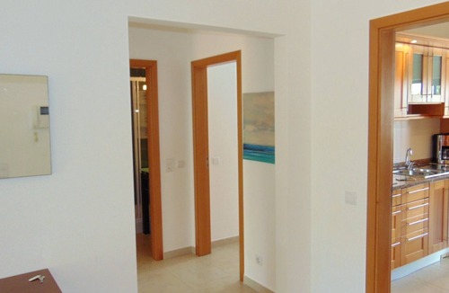 Porto de Mos Apartment | 8 min walk to beach ! 2BR/2BA Apartment, pool, aircon, wifi, secure parking.