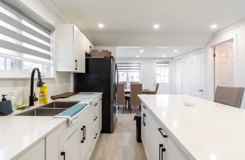 Amherstburg Cottage | 80 Feet of Private Lakefront Cottage in beautiful Town of Amherstburg, Ontario