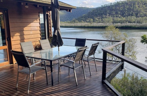 Gunderman House | Absolute waterfront home on the Hawkesbury River perfect for fishing & relaxing