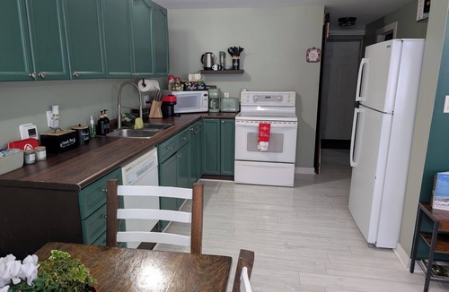 South River House | Almaguin Hideaway Retreat: Rustic and chic 1-bedroom house. Downtown South River