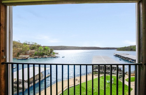 Kaiser Condo | Amazing Lake Views Within State Park - Gated Pool
