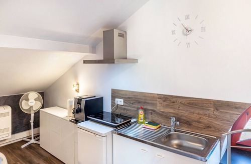 Michendorf Apartment | Apartment 'Above the Pub' with Wi-Fi and Air Conditioning