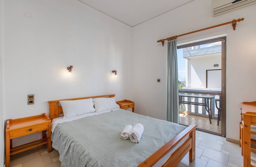 Agia Marina Apartment | Apartment 'Popi 2-Bedroom' with Mountain View, Wi-Fi and Air Conditioning