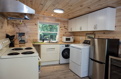 Au Gres Cabin | Au Gres Time – Vintage Cabin w/Modern Comforts - Beach, Golf, Relax