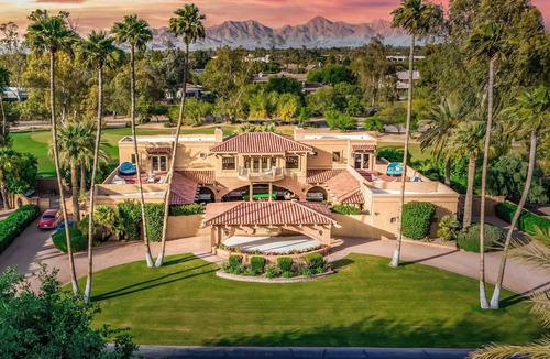Camelback C C Estates Villa | Award-Winning Ritz Carlton Golf Green Estate|Sauna|Interior Pool|Jacuzzi|Gym|Mountain Views