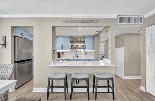 Marco Island House | Beachfront condo with pool, gym and tennis courts